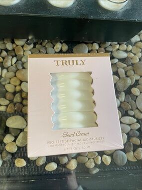 Truly Cloud Cream Pro-Peptide Facial Moisturizer